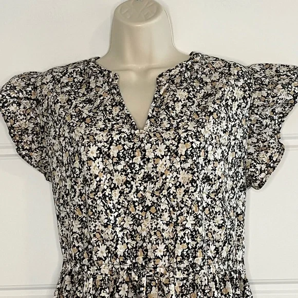 Time and Tru XXL (20) Ditsy Daisy Floral Mini Dress with Flutter Sleeves - Picture 5 of 16